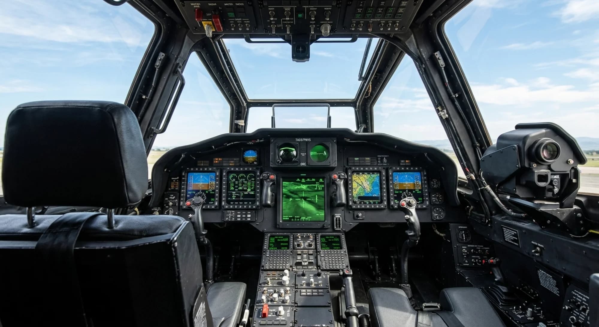 Boeing AH-64 Apache 1975 - Cockpit view