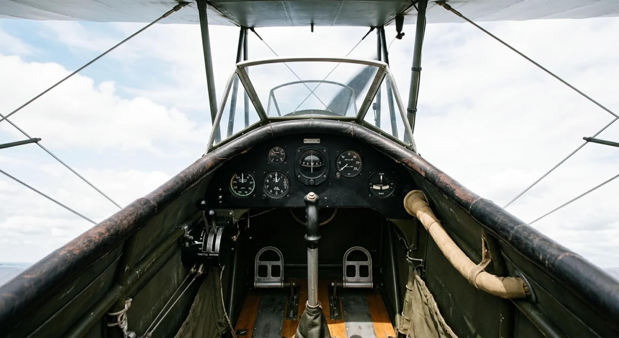 de Havilland Tiger Moth 1931 - Cockpit view